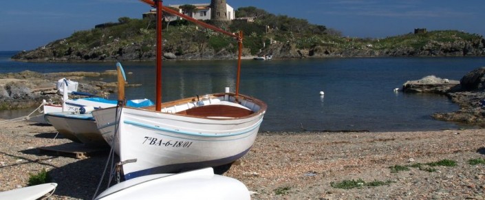 Desde Barcelona, navegando con nuestros yates, descubre lugares pintorescos de la Costa Brava a Cadaqués
